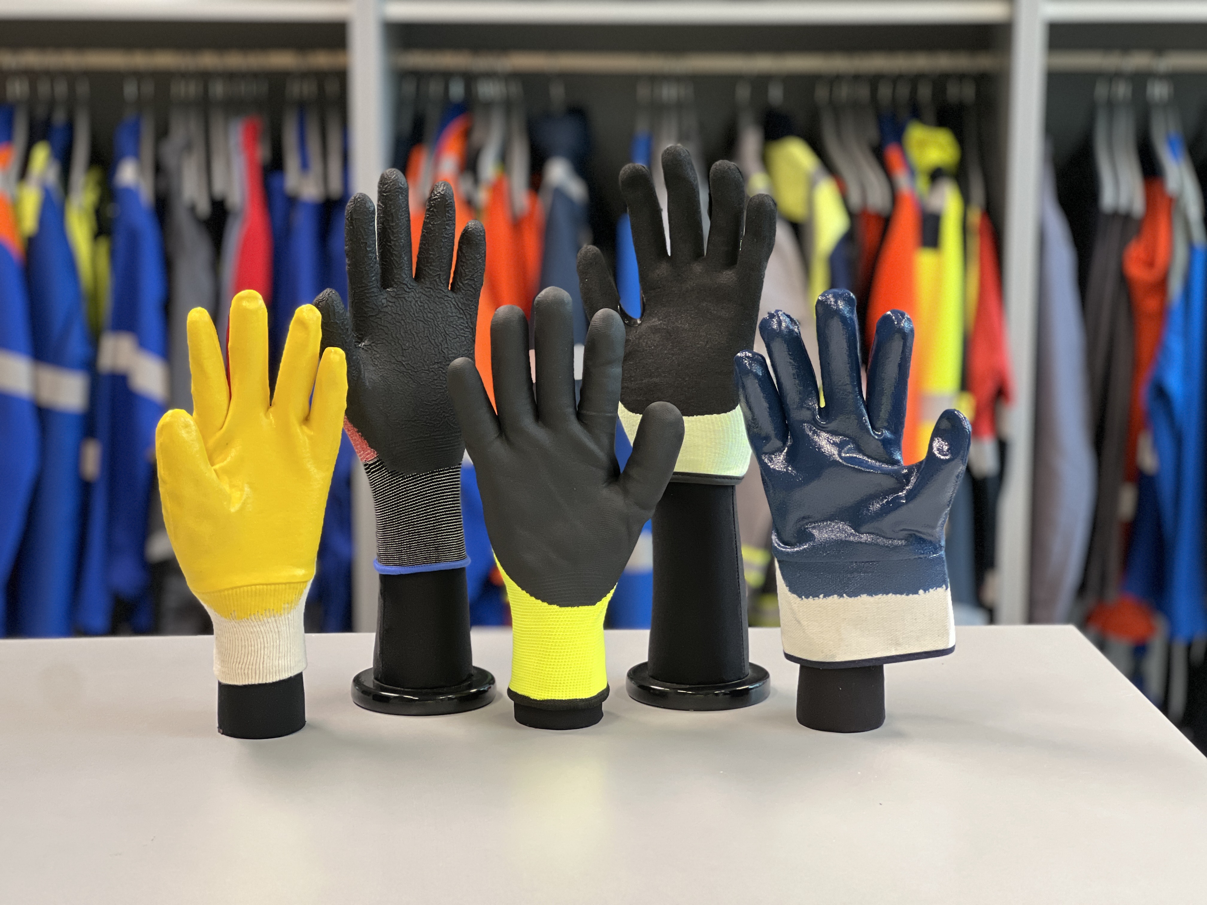 Guantes con revestimiento - por qué son tan importantes en el trabajo diario