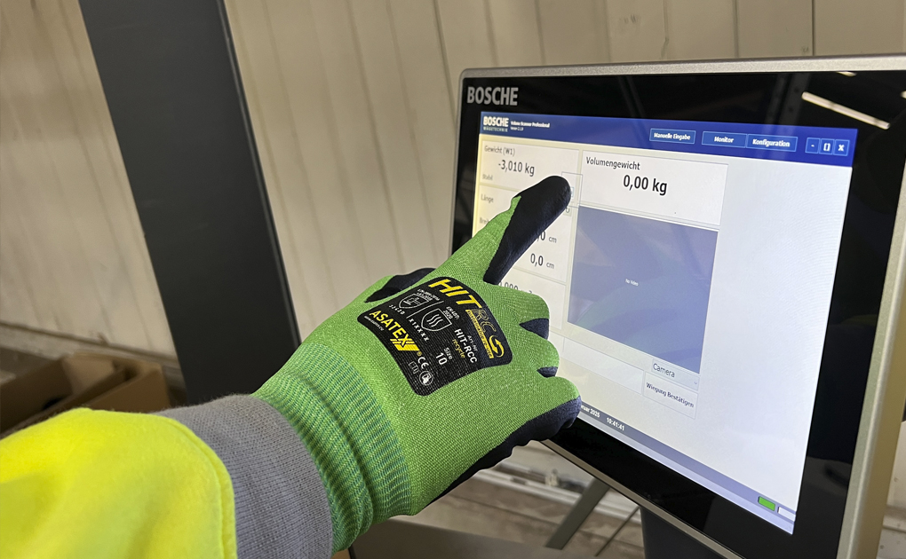 Touchscreen gloves from ASATEX – safety meets digital efficiency